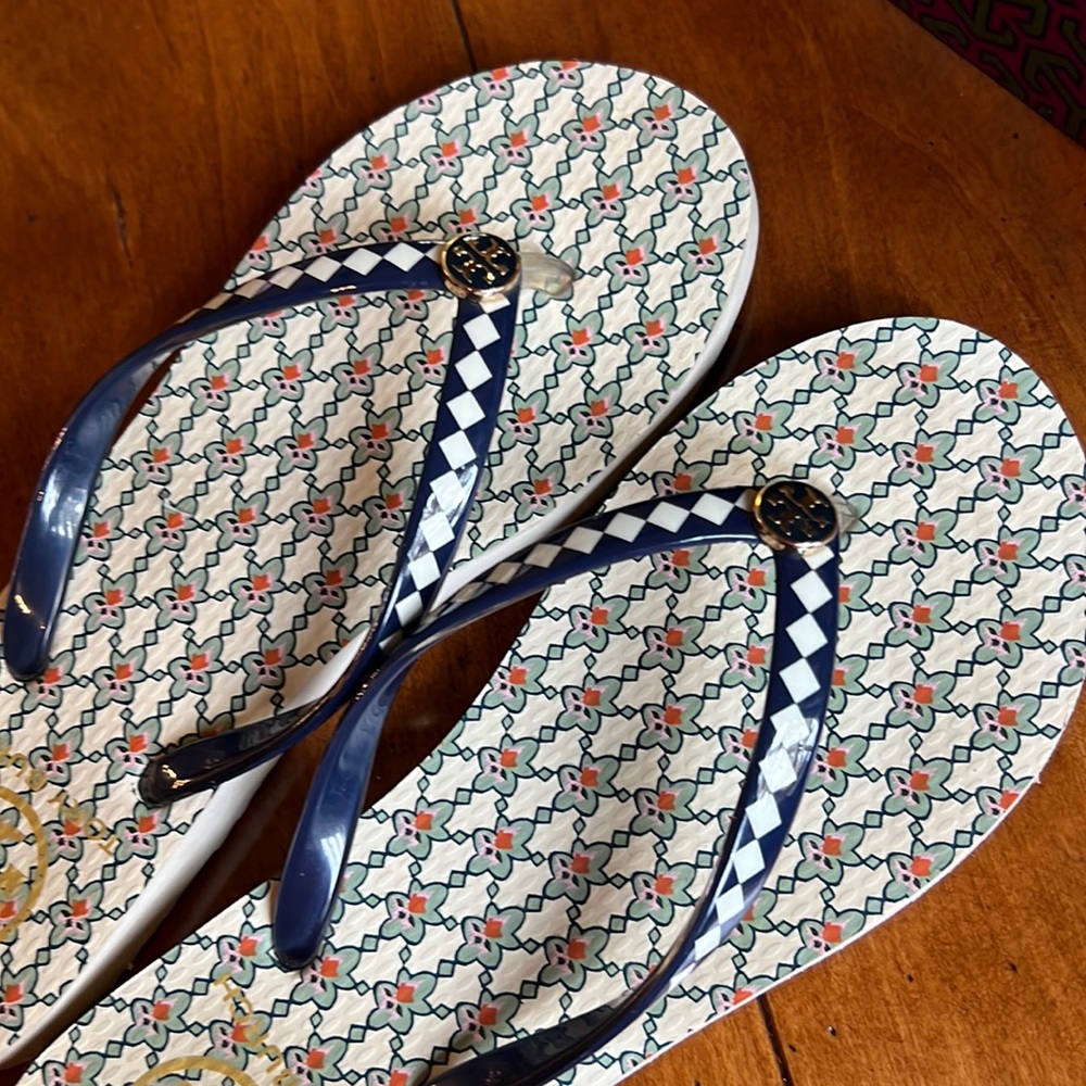 Pretty Tory Burch sandals with box!